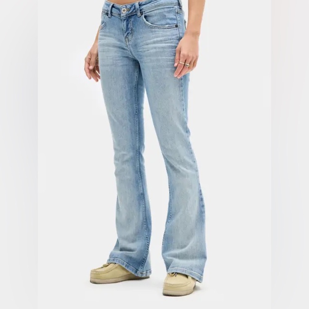 BDG low rise baggy blue jeans